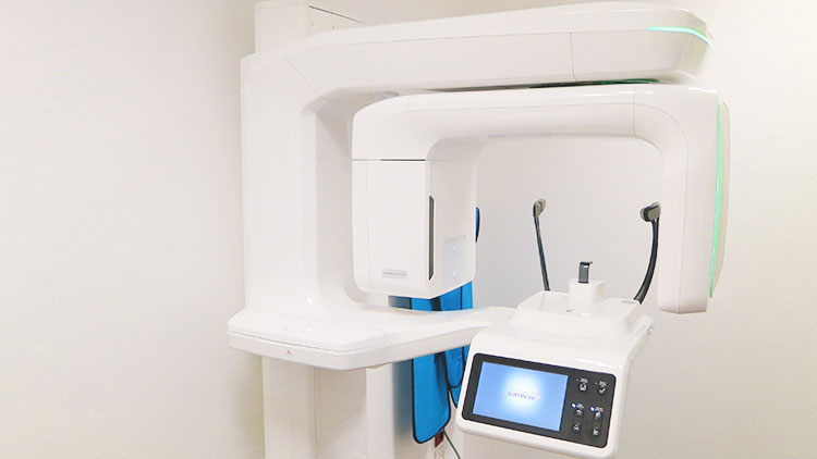 Das 3D-Röntgengerät in der Praxis zahn-B erlaubt präzise Aufnahmen der anatomischen Strukturen.